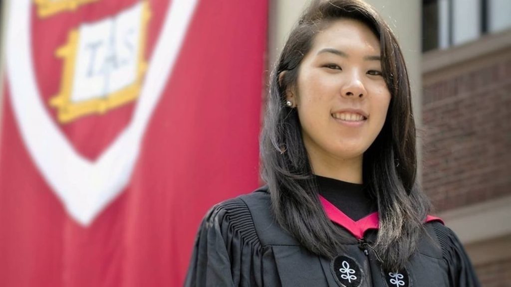 32-year-old Harvard grad opened an ice cream shop with her mom—now she makes $230,000 a year