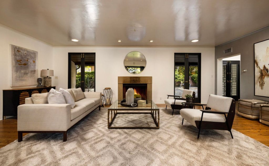 Hedgerow Home Embodies The Charm Of A California Neighborhood