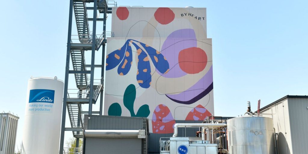 Philadelphia Fed’s factory gauge shows ninth straight month of declining activity in May