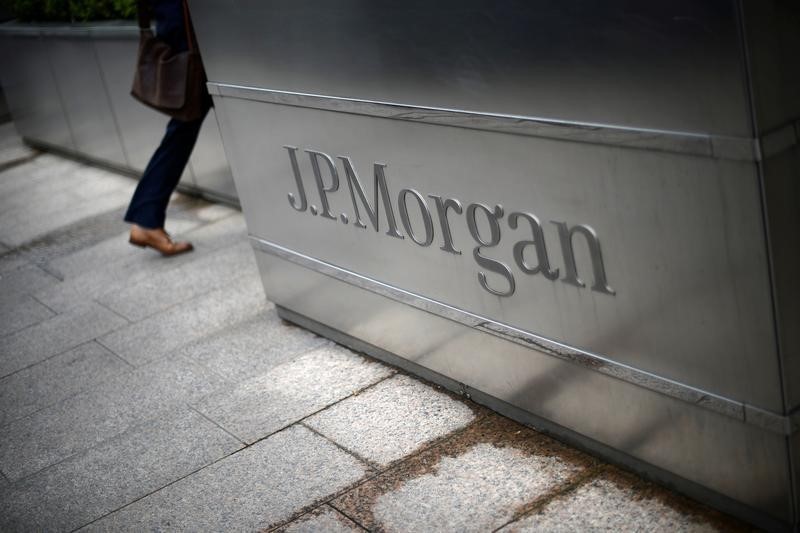 Sen. Warren seeks details on ‘troubling’ sale of First Republic to JPMorgan