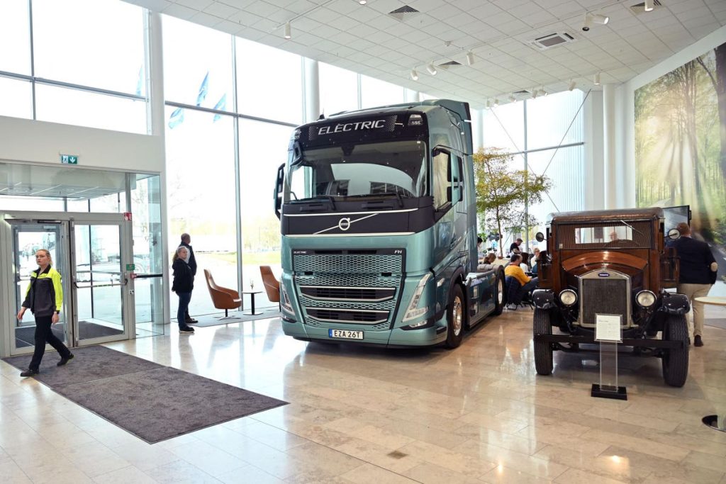 Volvo Sells 1,000 Battery-Electric Trucks, Makes Hydrogen Progress