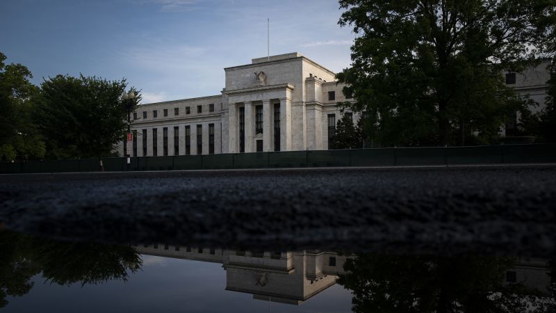 Angry lawmakers accuse Fed of inaction in insider trading investigation