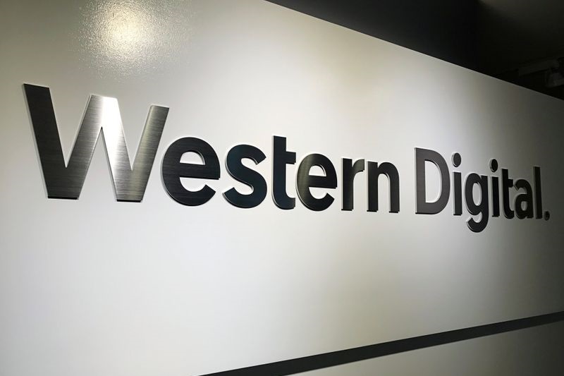 Exclusive-Kioxia, Western Digital speed up merger talks as memory chip demand slumps -sources
