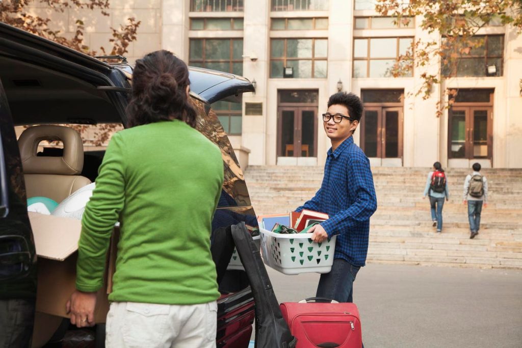5 Financial Tips For College Students To Follow Before Moving Into Their Dorms