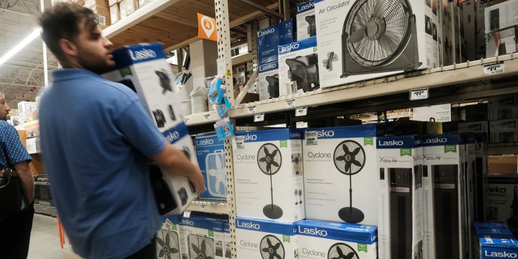 Americans’ credit-card debt just hit $1 trillion