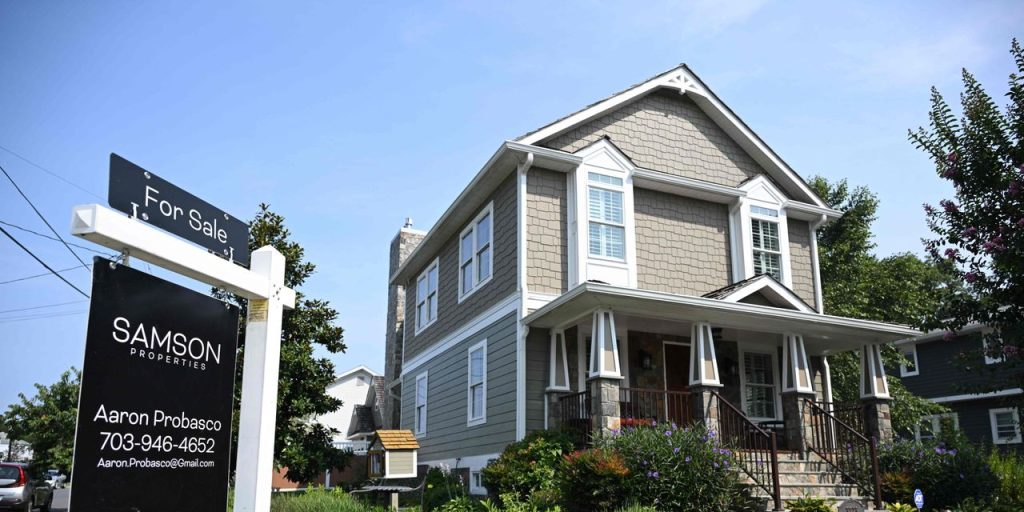 U.S. home sales fall in August to the lowest level since January