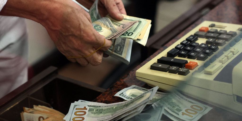 Regions Financial’s stock falls to lowest level in nearly 3 years as bank misses on profit, revenue and net interest income