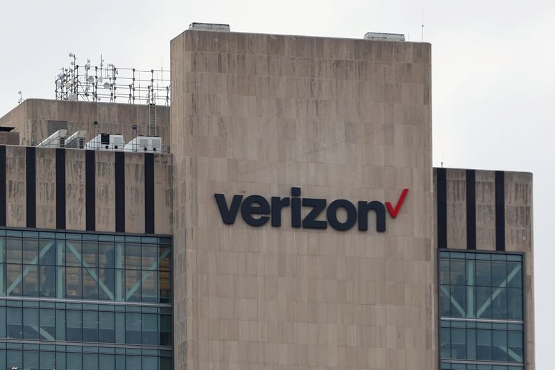 Verizon’s dividend hike brightens investor outlook amid S&P 500 slump