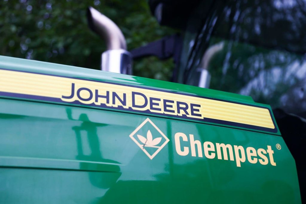 Are Capital Equipment Stocks Like Deere Worth Buying Despite Rising Interest Rates?