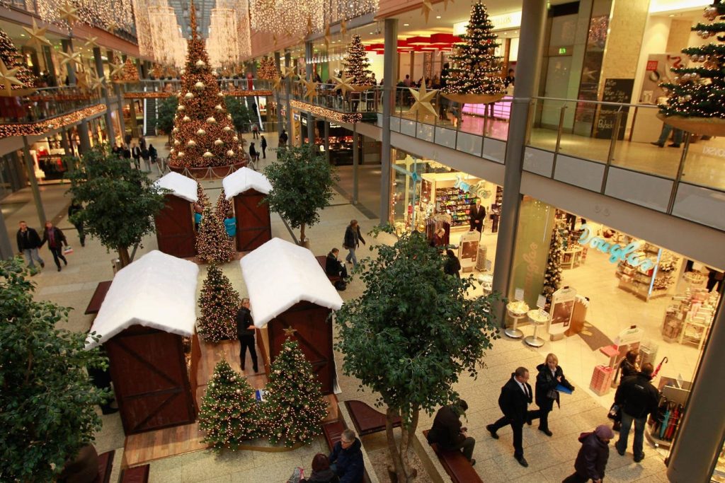 Gen Z Shoppers Transforming Holiday Retail: The Rise Of In-Store Experience